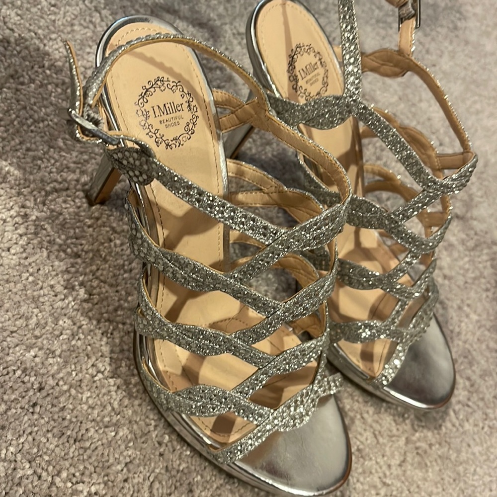 Women’s size 7 high heels